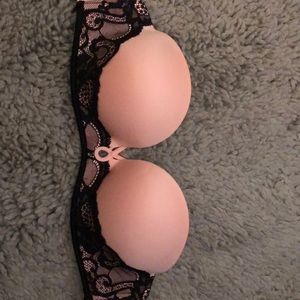 Victoria’s Secret bombshell bra. 32B